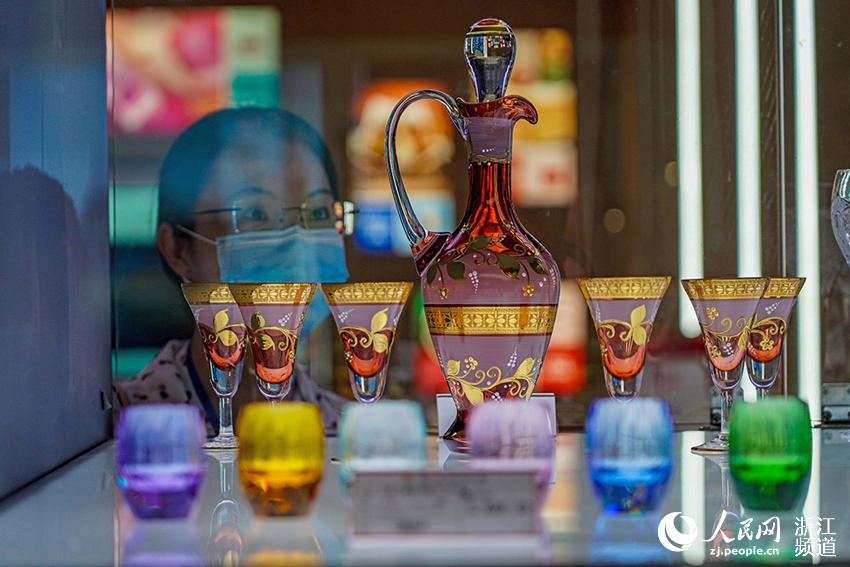 68Ж|WɫƷ^Խݿ˵ľƾv^W z