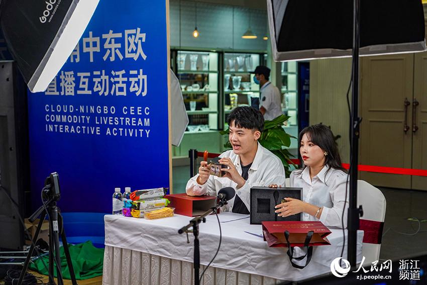 68Ж|WɫƷ^һֱ؛ӻMW z