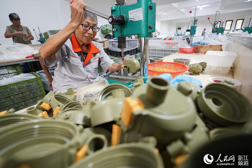 816_Sr^Ϫ悎X塰СٟůĹڽMbˮƿwW z