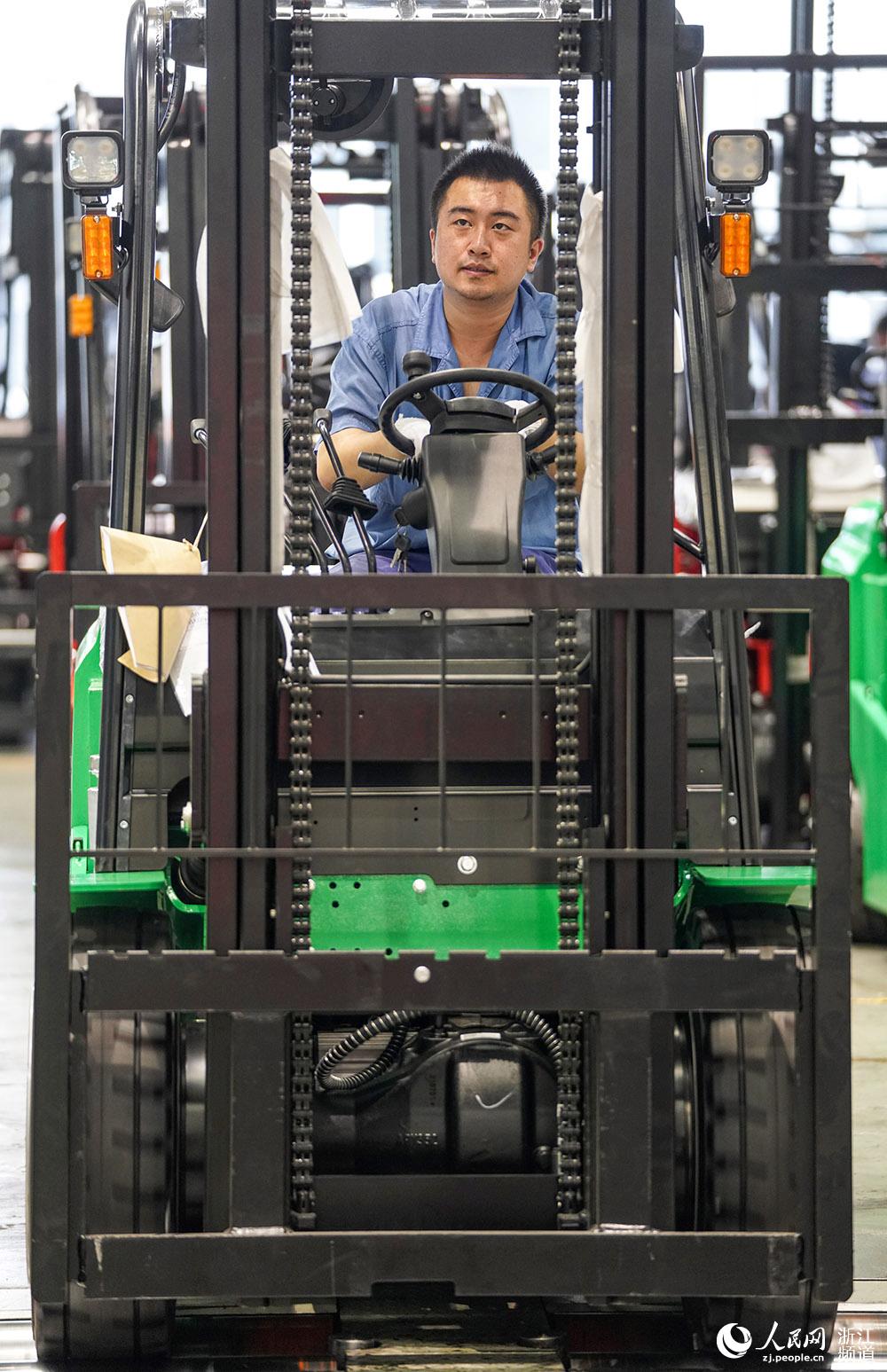 ڌԴ܇M{ԇzyW z