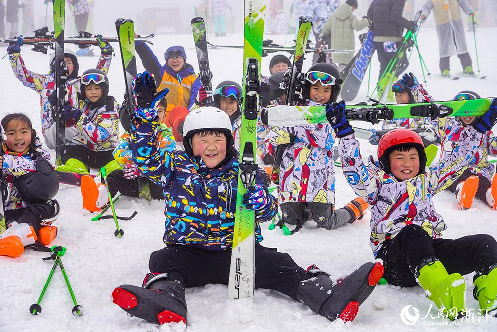 ںݰϲԭ^ѩԓ^cɽWУ׌ѩ\ӡMУ@W z