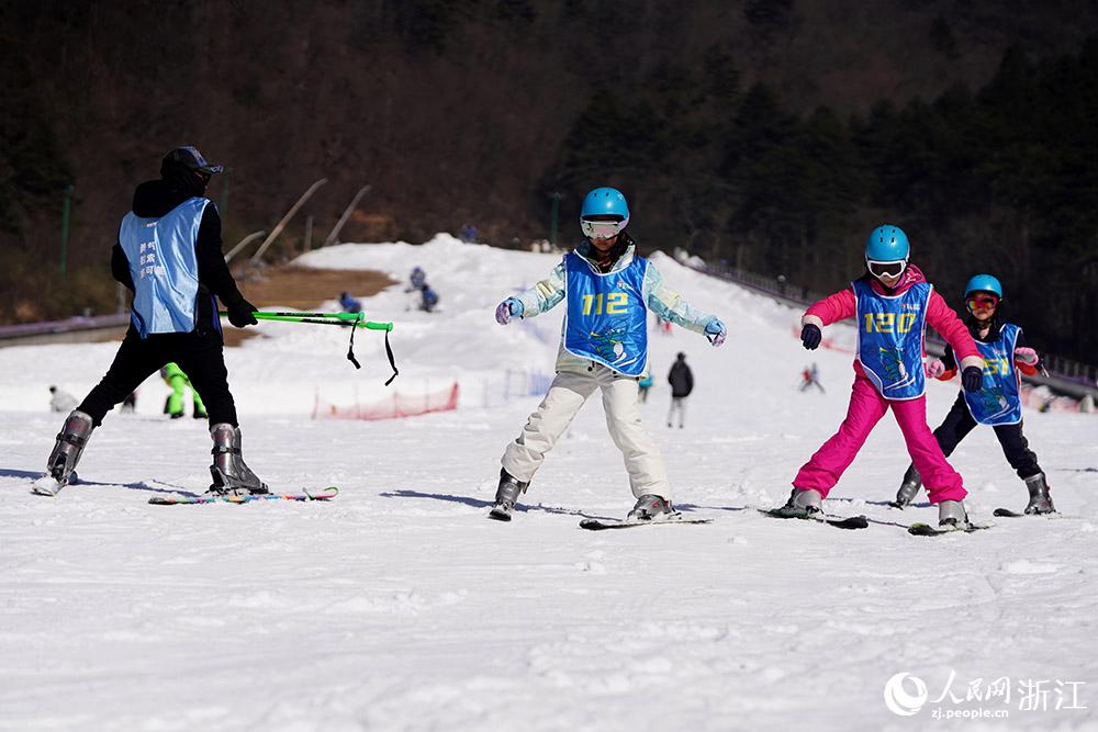 2022ĴɽfɎXѩѩm3ԓѩͨ^ѩI¶IɫoLӵѩwW z