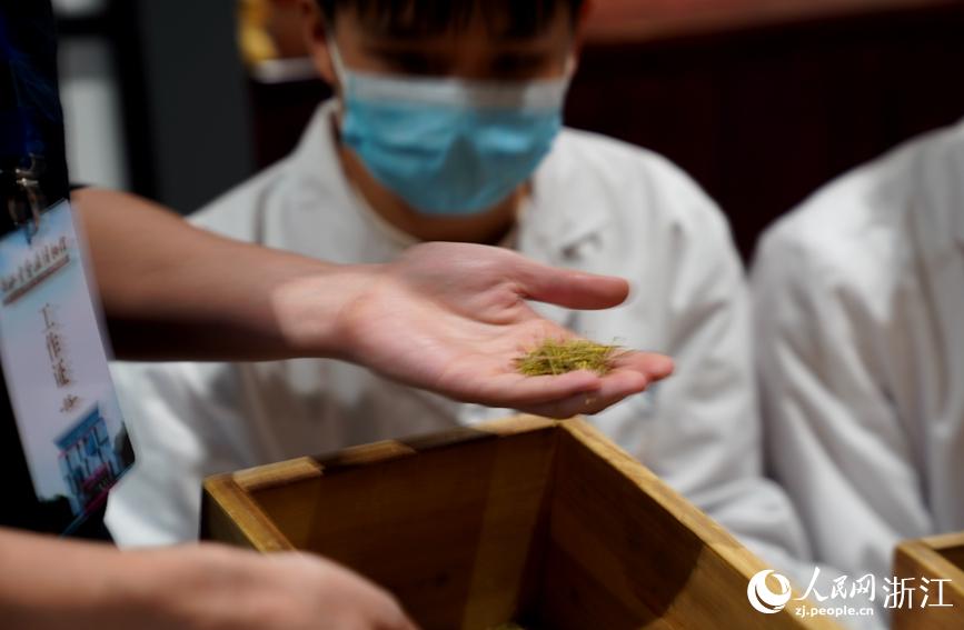 ώ̌־ԸِxgMЧ{W |z