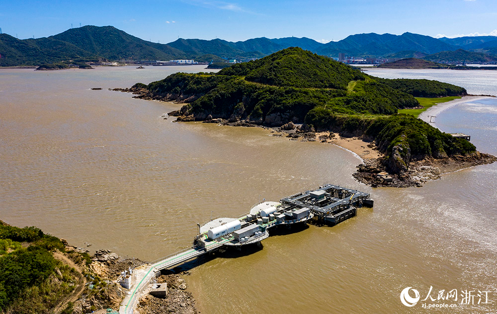 8月9日，俯瞰形似“小提琴”的LHD海洋潮流能發電站。人民網 章勇濤攝