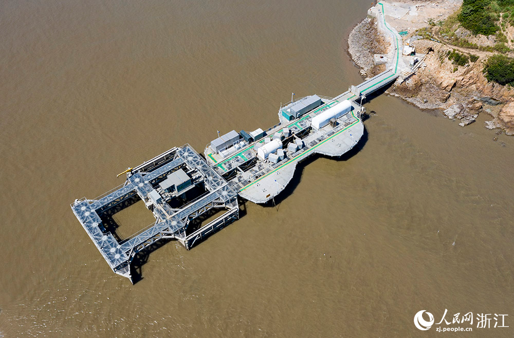 8月9日，俯瞰形似“小提琴”的LHD海洋潮流能發電站。人民網 章勇濤攝