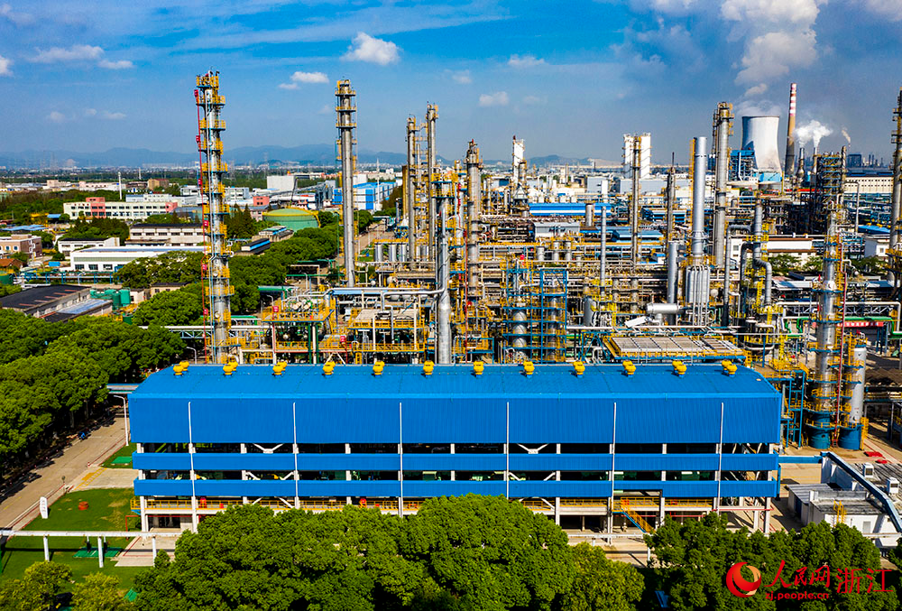 9月22日，空中俯瞰中國石化鎮海煉化首套生物航煤工業裝置。人民網 章勇濤攝