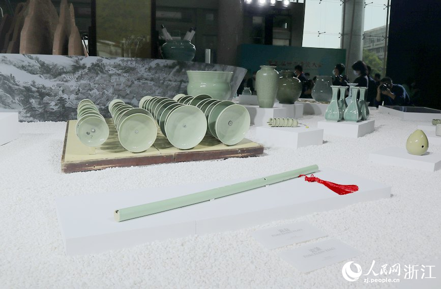 “宋瓷夢華”——青瓷沉浸式交互藝術展開展。人民網 張帆攝