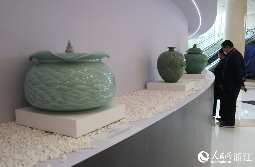 “宋瓷夢華”——青瓷沉浸式交互藝術展開展。人民網 張帆攝