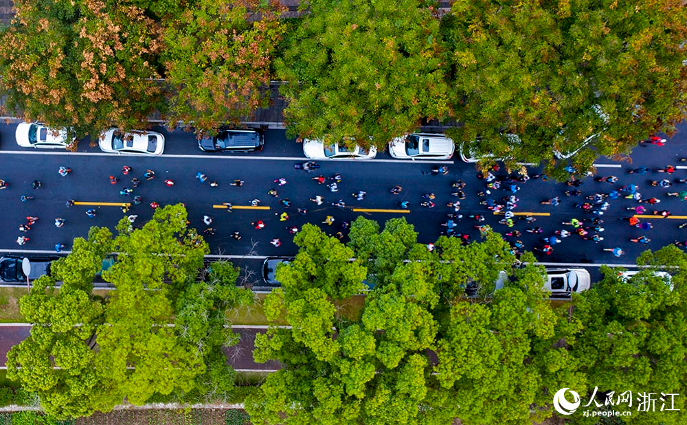 2022柴古唐斯括蒼越野賽在臺州臨海開跑。人民網 章勇濤攝