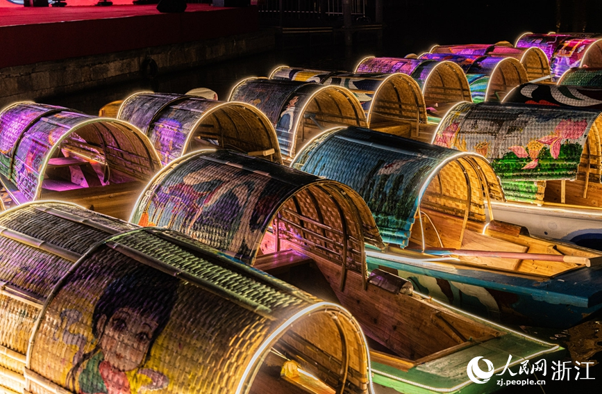 水鄉社戲活動在故事原址還原了小說里描寫的場景。人民網 張帆攝