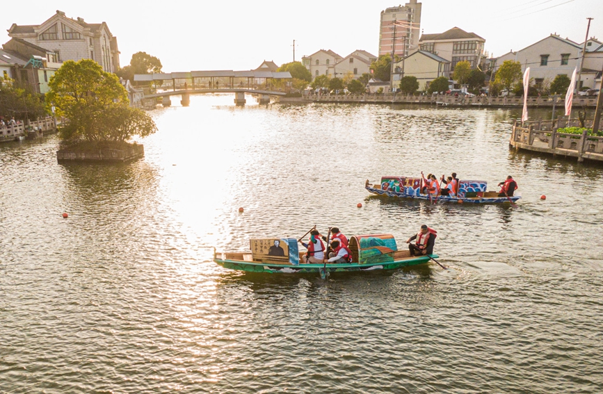 烏篷船自由劃比賽。孫端街道供圖
