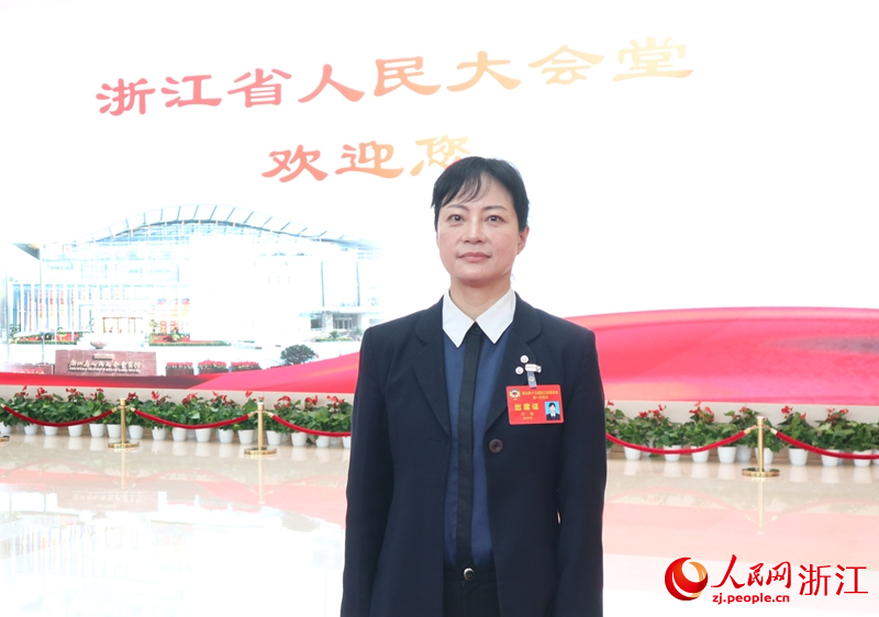 浙江省政協委員、舟山市政協副主席、九三學社舟山市委會主委方維。人民網 張帆攝