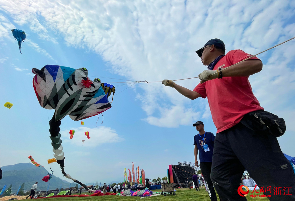 4月11日上午，2023全國風箏精英賽（瑞安站）在位于溫州瑞安的國家農業公園啟幕。人民網記者 郭揚攝