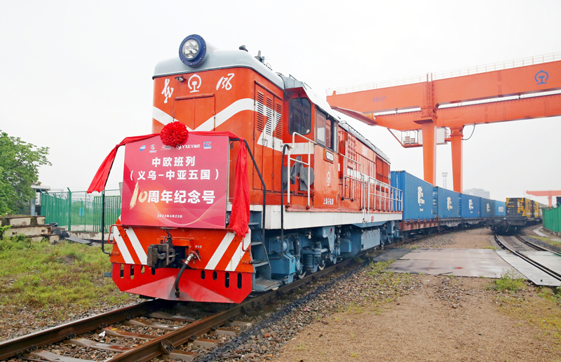 “義新歐”中歐班列（義烏—中亞五國）10周年紀念號發車。王建明攝