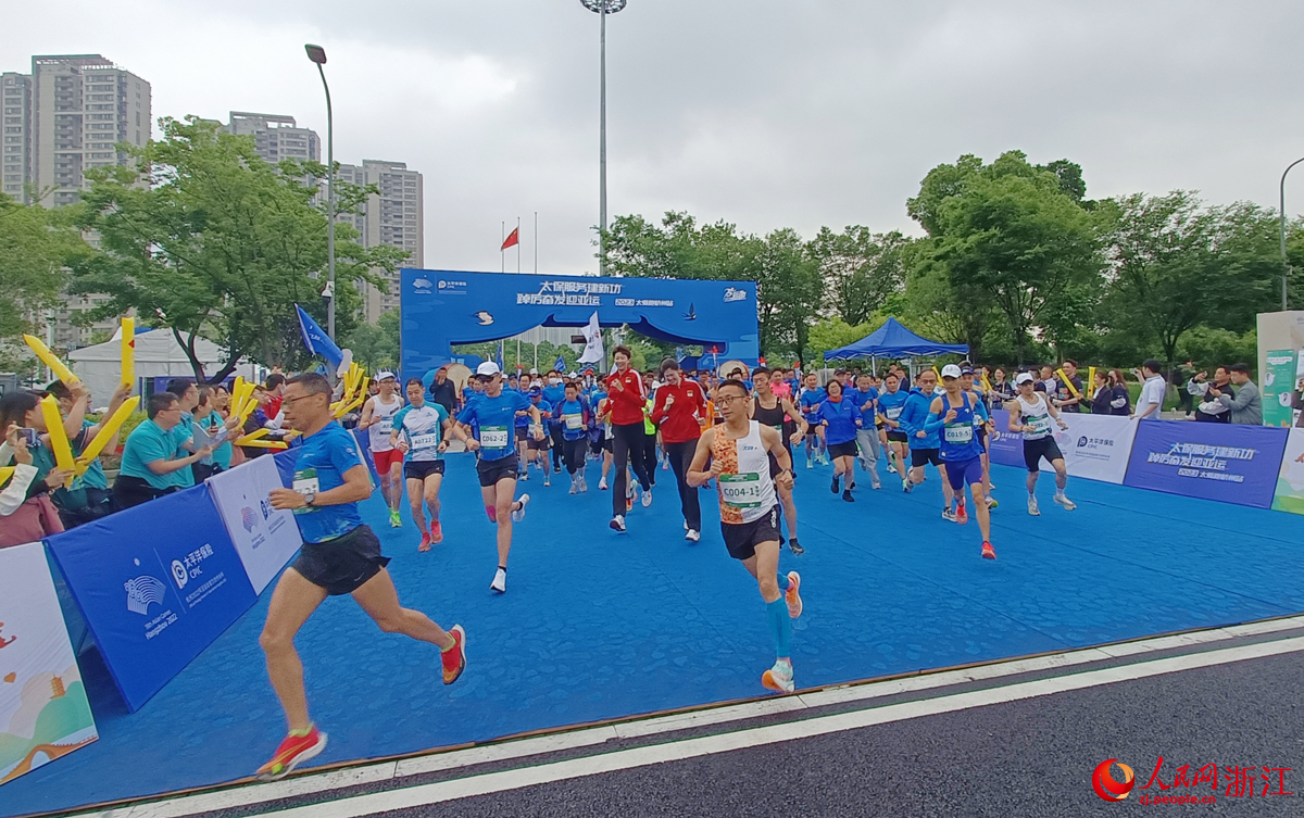 “太愛跑”活動在杭州奧體中心活力開賽。人民網 劉欣蔚攝