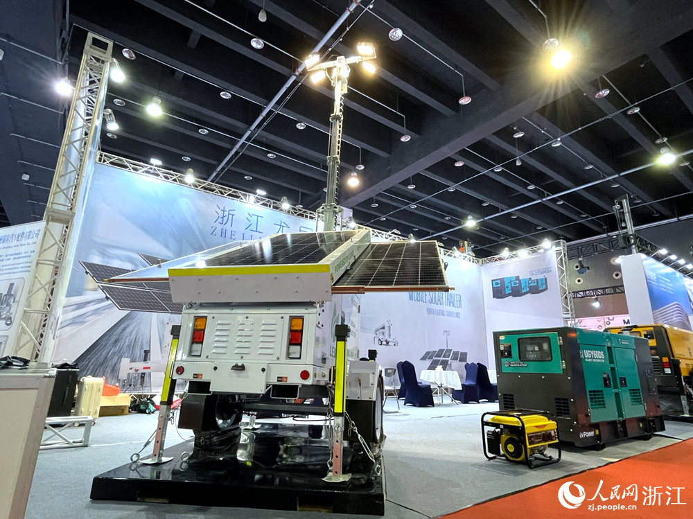 全方位移動應急照明車。人民網 陳陸洵攝