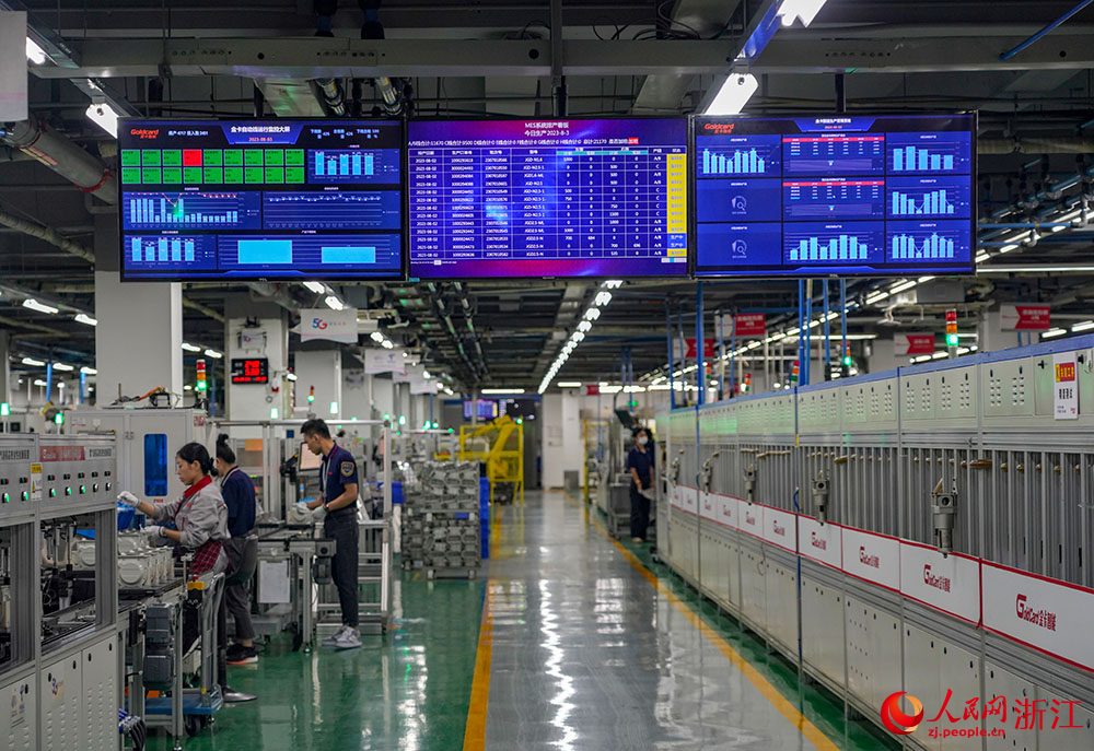 工人正在趕制訂單產品。人民網 章勇濤攝