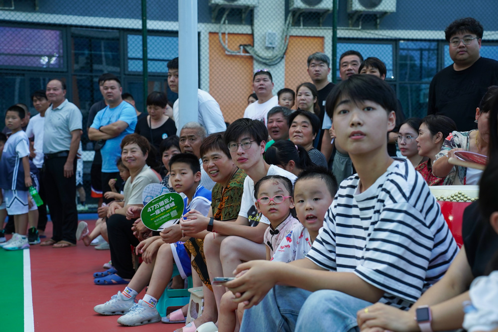 觀賽群眾。洪云珂攝