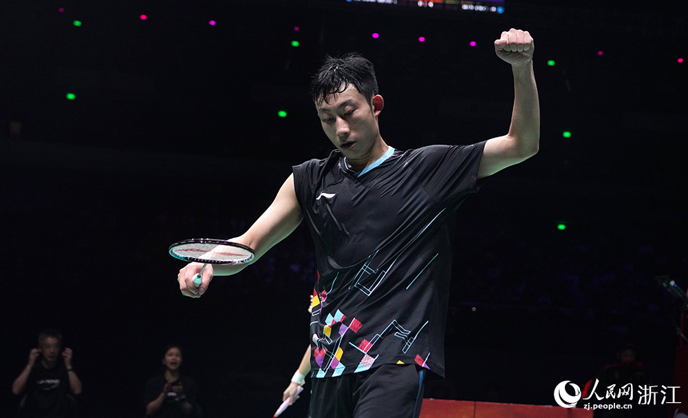 8月13日，在寧波奧體中心體育館，湖南隊周志宏慶祝比賽得分。人民網 章勇濤攝