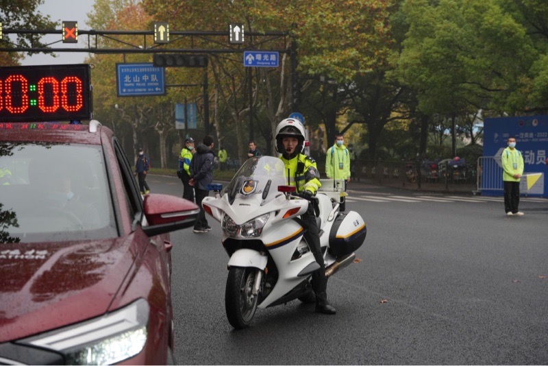 鐘萍執行任務。受訪者供圖