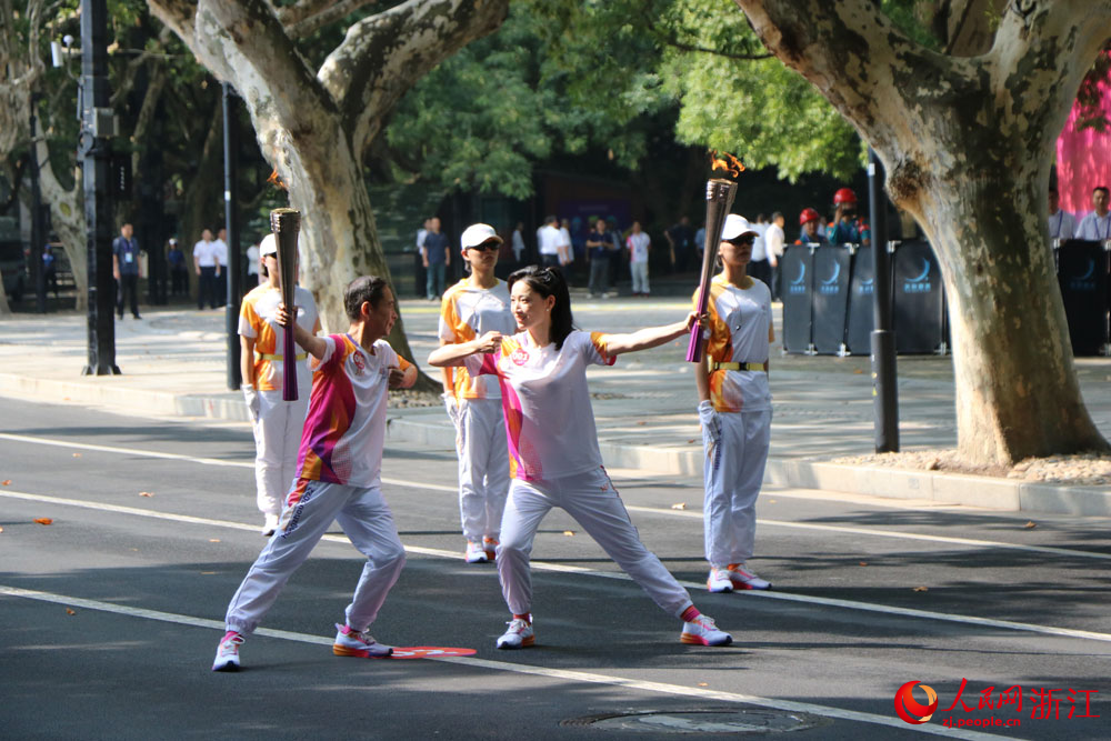 杭州亞運會火炬傳遞現場。人民網記者 郭揚攝