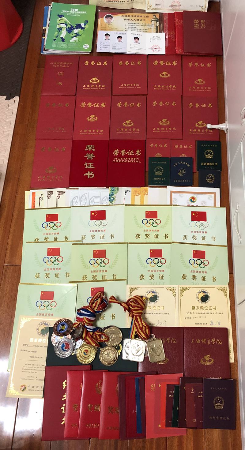 胡智夫曾獲得的榮譽。受訪者供圖