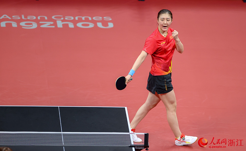 9月26日，中國選手陳夢在比賽中慶祝得分。人民網 章勇濤攝