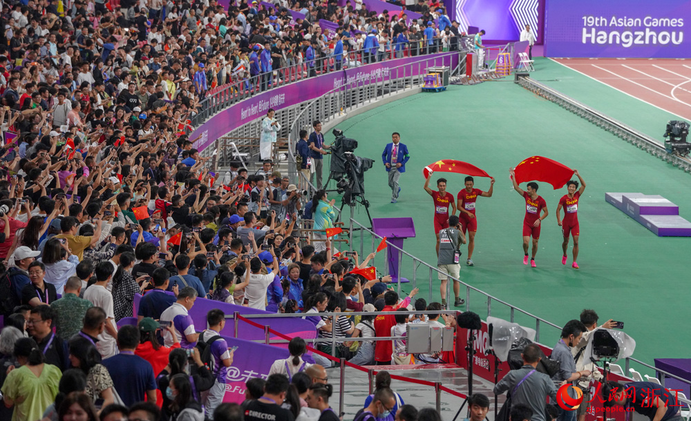 10月3日，中國隊奪冠后慶祝。人民網 章勇濤攝