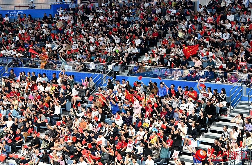 現場觀賽氛圍濃。人民網記者 張麗瑋攝