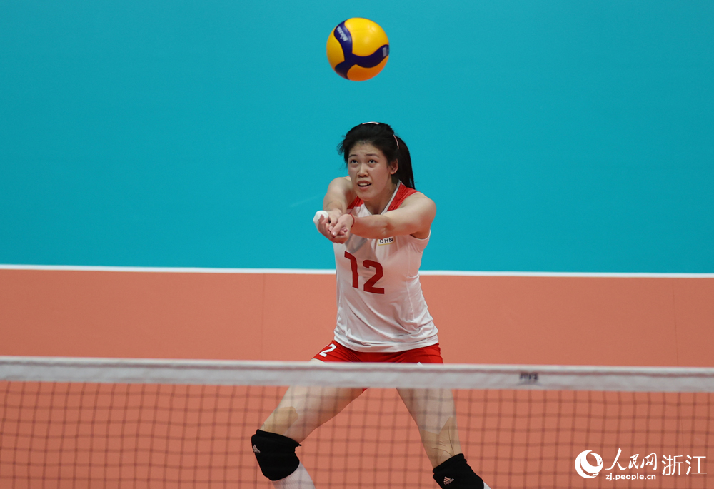中國隊球員李盈瑩在比賽中進攻。人民網 章勇濤攝