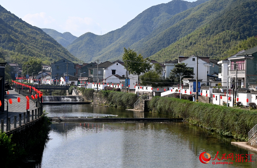 蘭山村美景如畫。人民網記者 張麗瑋攝