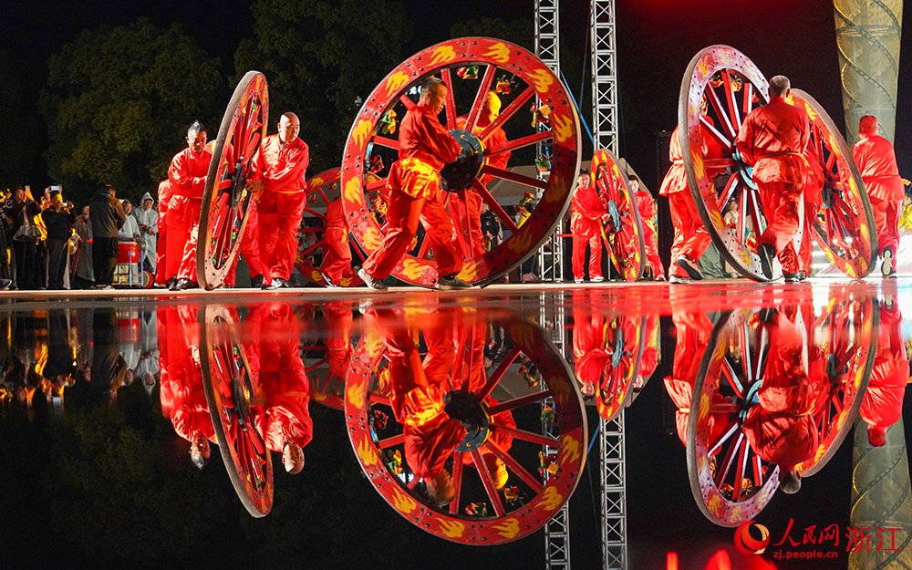 2023千島湖創意生活周啟動儀式上的文藝演出。人民網 章勇濤攝