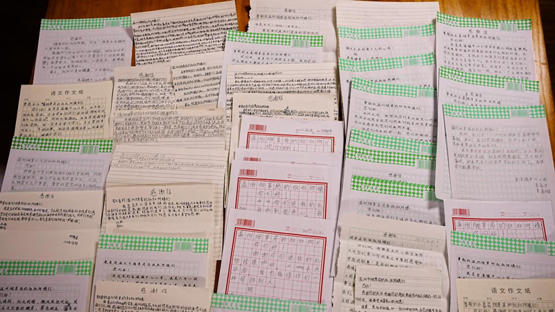 孩子們寄出感謝信。李卡/攝