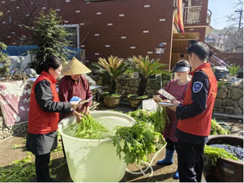 網格員開展安全宣傳教育。