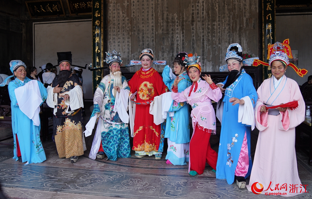 崇仁古鎮的越劇演員。人民網 陳陸洵攝