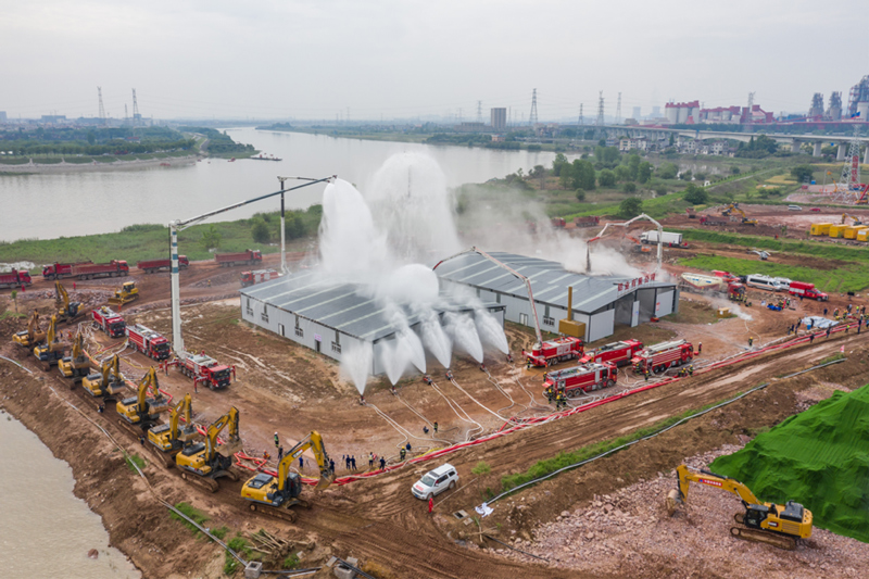 突發爆燃科目演習現場?！皯笔姑?024”防汛防臺風演習宣傳組供圖