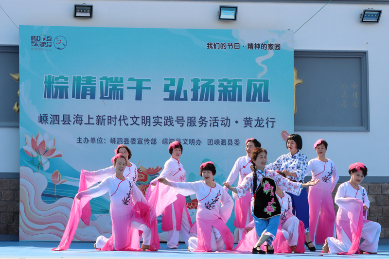 服務隊為群眾送去文藝演出。嵊泗縣委宣傳部供圖