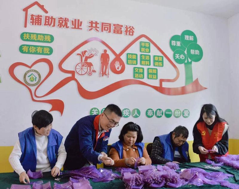 為困難群眾提供工作崗位。樓哲婭攝