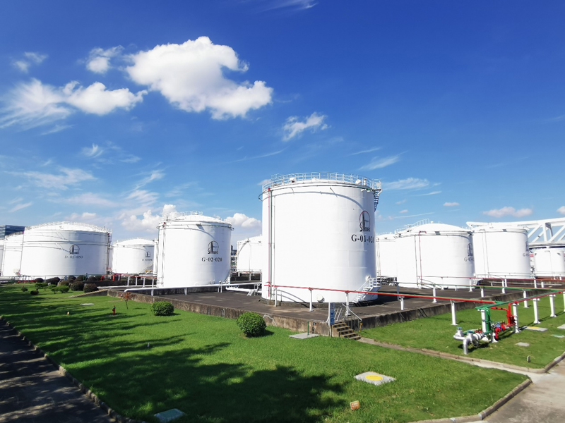 藍天綠茵下的中石化三官堂油庫。中國石化浙江石油供圖