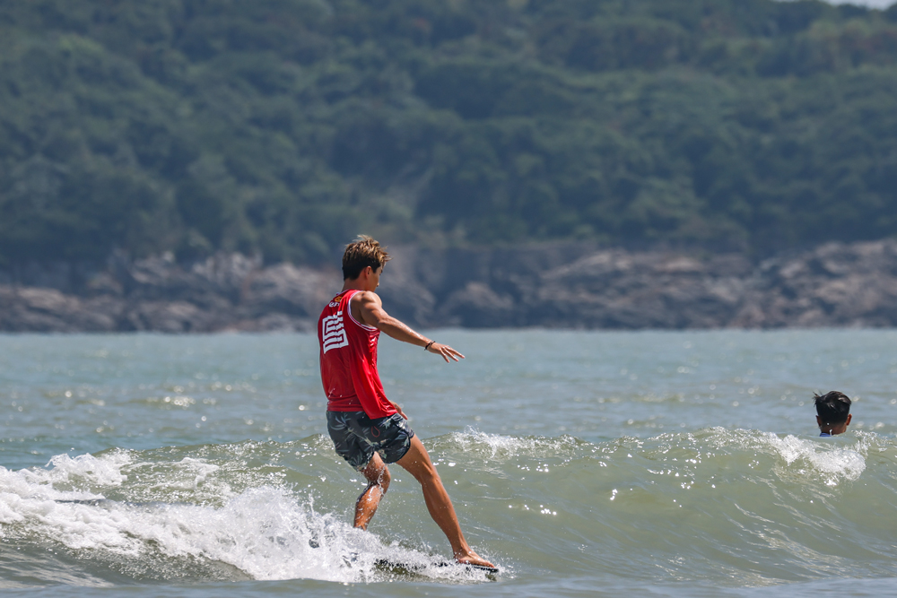 男子長板組冠軍宿瑞在比賽中。Tim Hain攝