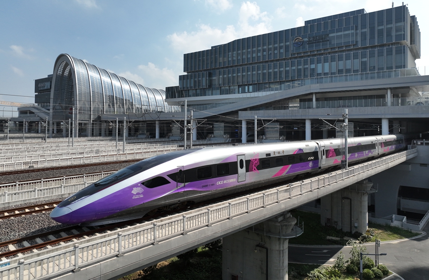 杭溫高鐵首發列車G9505次，從杭州西站開出。高天峰攝