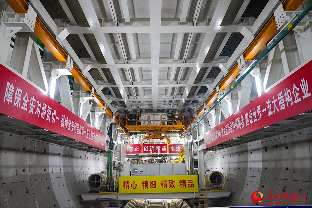浙江省寧波市甬舟鐵路海底隧道地下工作現場。人民網 章勇濤攝