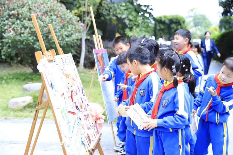 階段性非紙筆測試及思政實踐作業成果展。臨平區教育局供圖