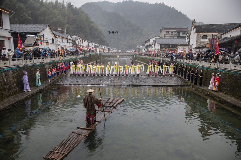 豐富多彩的文化活動使古村落內煙火氣裊裊升騰。蓮都區委宣傳部供圖