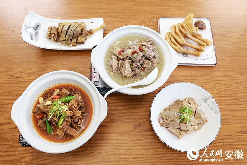 以皖西白鵝為原材料烹制的美食。人民網記者 張俊攝