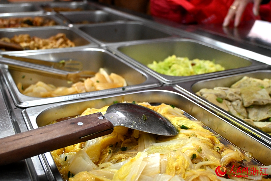 菜品不定時更新。人民網記者 張麗瑋攝