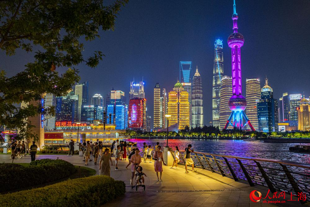 黃浦江畔，夜景迷人。 人民網記者 王初攝