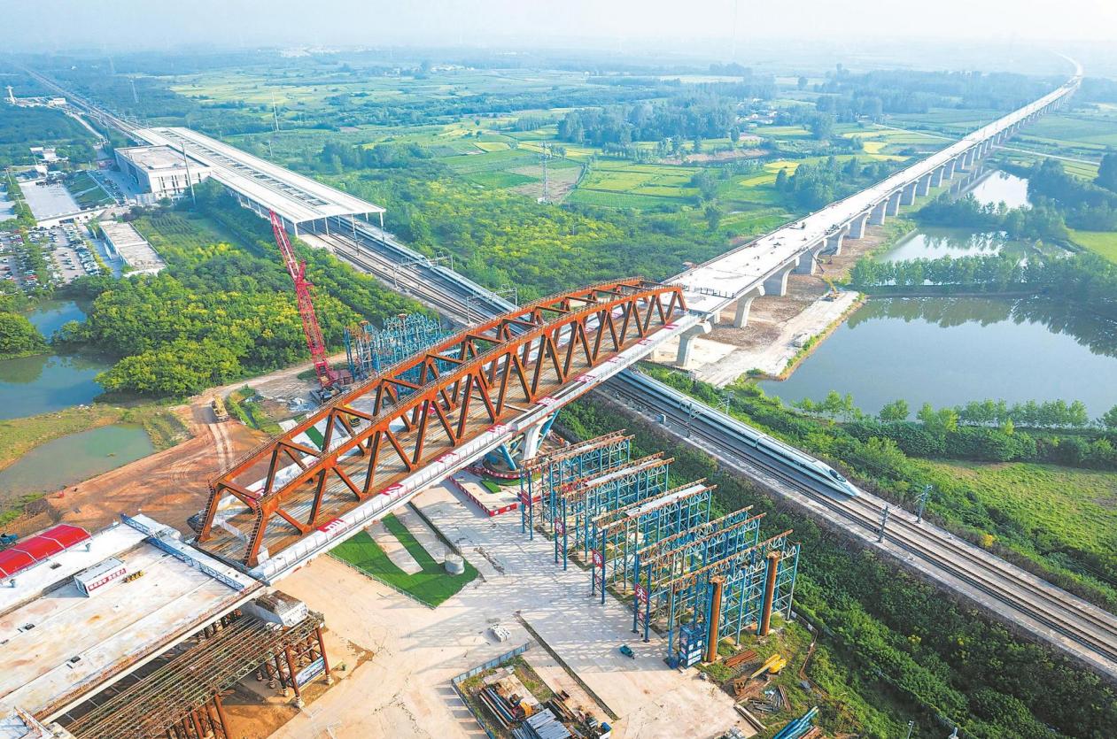 俯瞰京滬高鐵、合新高鐵“雙龍”交匯。定遠縣委宣傳部供圖