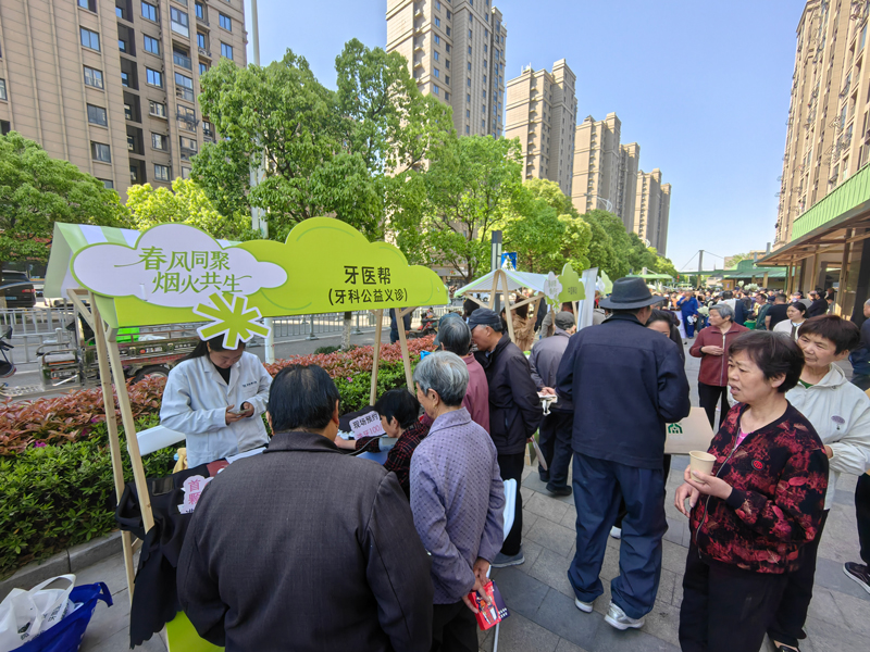 公益攤位展現社區人文關懷。蛟川街道供圖