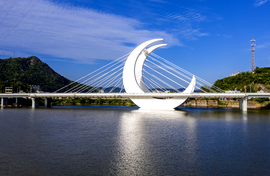 撤壩建橋架起連島快速路。玉環市交通運輸局供圖